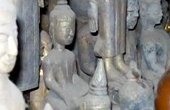 The hundreds of holy statues in Pak Ou Caves
